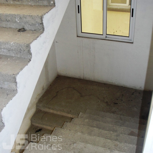 Townhouse En Venta Obra Limpia Urb La Floresta Maracay 06js