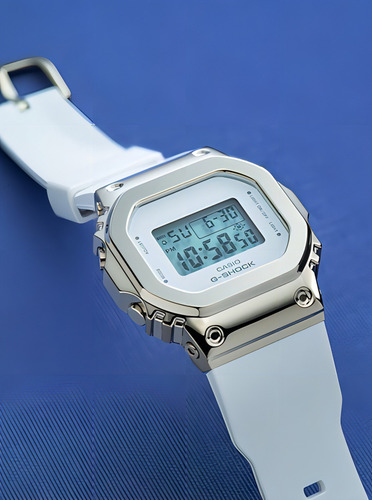 Reloj Casio Dama Gm-s5600g-7d G-shock Antigolpe Sumergible Color de la malla Blanco Color del bisel Dorado Color del fondo Blanco