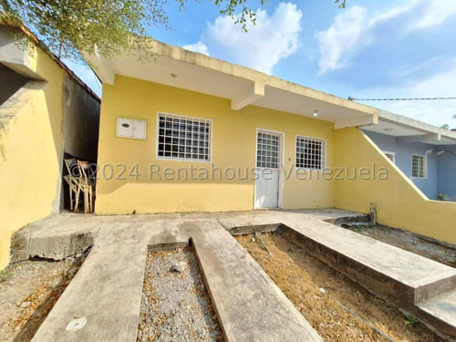 A Estrenar En Urbanismo Privado Casa En Venta En Cabudare, Mariaboraure, Cocina En Mamposteria, Agua Por Tuberia, -24 22 613-- Vigilancia 24/7, Excelente Opcion Para Vivir.