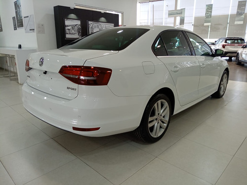 Volkswagen Jetta 2.5 Sportline Tiptronic At