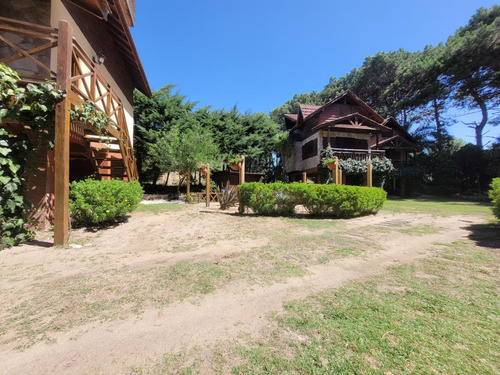 Complejo Vacacional De 6 Cabañas En Nueva Atlantis (1621)