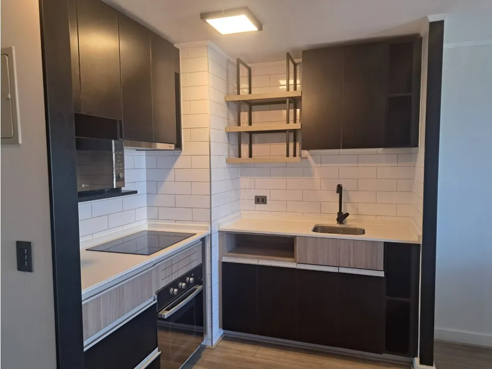 Imagen 3 de 8 de Arriendo Metro Cerrillos / Buzeta / Carlos Valdovinos