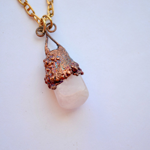 Imagen 7 de 8 de Colgante De Cuarzo Rosa Con Cobre Y Cadena De Bronce, Cod1