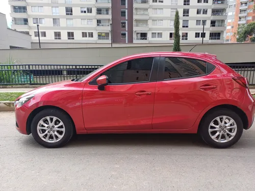 Mazda 2 Turing automatico