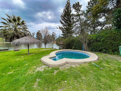 Casa En Venta De 5 Dorm. En Las Cabras