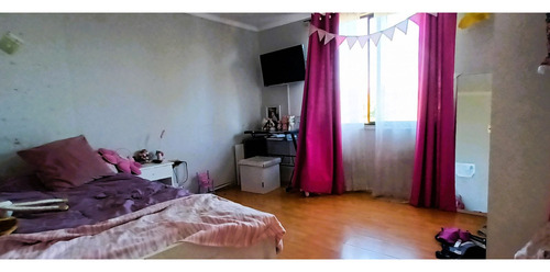 Parcela De 5.700 M2, Con Casa De 144 M2., En La Cruz.