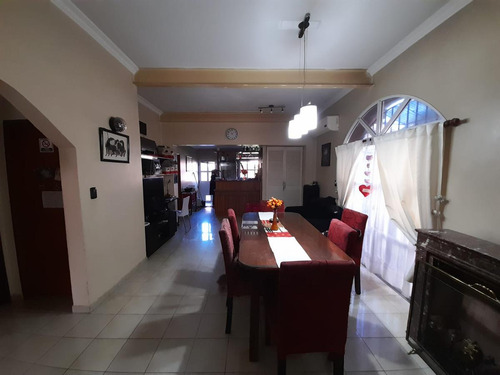 Venta Casa 319m2 Con Patio, Pileta Y Cochera En Don Bosco Quilmes, Apto Credito !!!