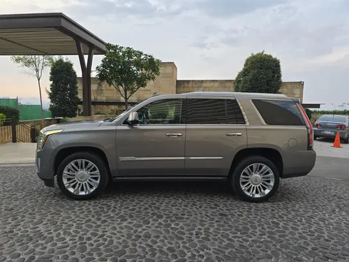 Cadillac Escalade 6.2 Plinum 4x4 At