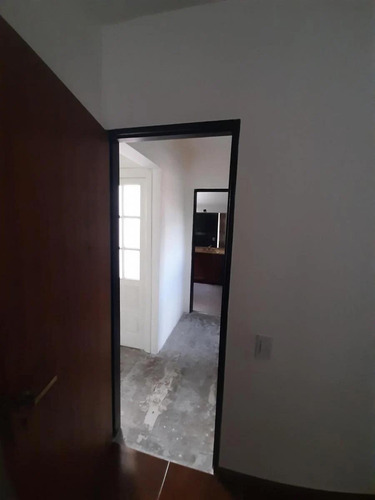 Casa En Venta - 3 Dormitorios 3 Baños - 247mts2 - Lanús Este