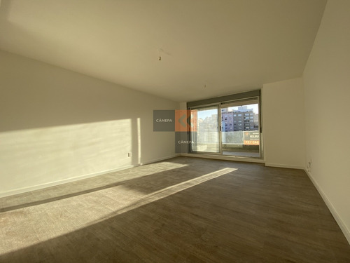 Apartamento En Alquiler De 2 Dormitorios Con Parrillero Propio En Cordón- Ref: 8406