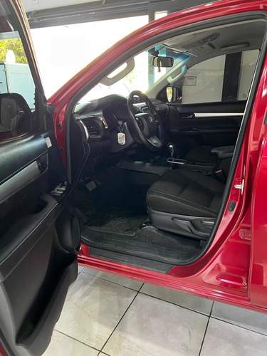 Imagen 15 de 21 de Toyota Hilux 2.8 Cd Srv 177cv 4x4 At