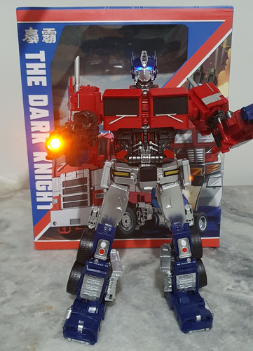 Optimus Prime 32cm Led Transforma Em Carreta