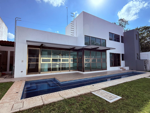 Exclusiva Residencia Moderna Con Alberca Y Amplios Espacios | Diseño Minimalista