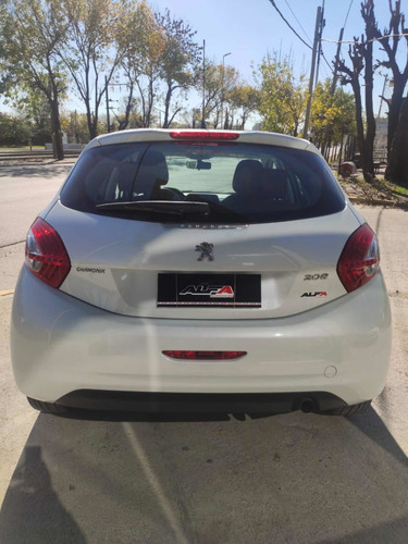 Peugeot 208 1.5 Allure Touchscreen 2016