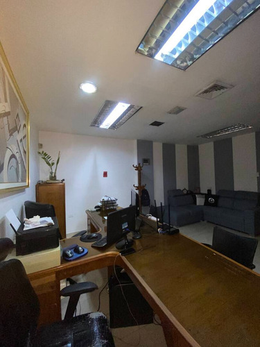 269801 Am* Venta De Local En Naguanagua Planta Baja En Hospital Metropolitano Del Nort
