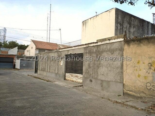 María Valera Trae En Venta Casa-comercial Con 1 Local Extenso Con Su Baño Y Oficina, En Centro Este De Barquisimeto, Agua Constante, Piso De Granito, Cantv, Aba, Ideal Para Uso Comercial O Residencial