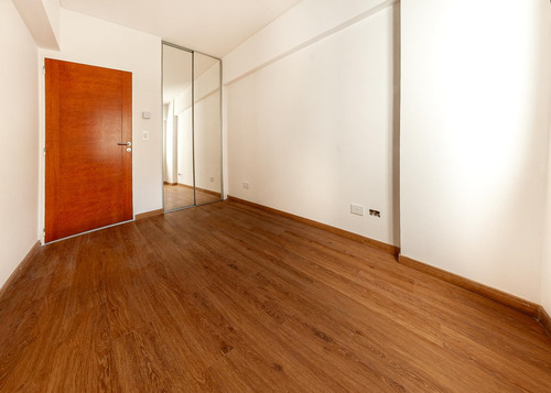 Venta Departamento En Palermo Piso Entero Con Balcón. 4 Ambientes Con Dependencia