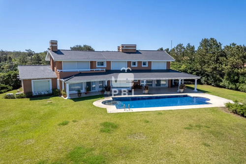 Casa De 6 Dormitorios En Solana, Punta Ballena - Ref : Pbi235