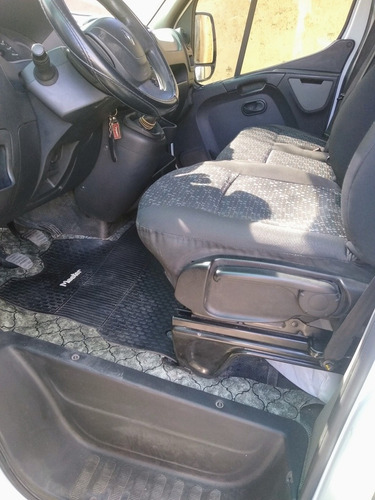 Imagen 4 de 14 de Renault Master 2013 2.3 T4 Dci130 L1h1 Aa Furgon Corto