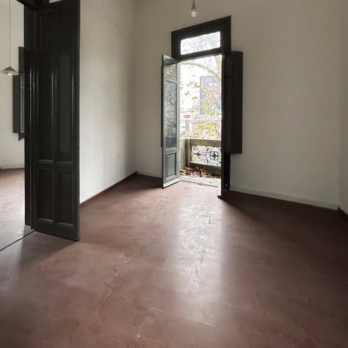 Alquiler De Amplia Casa Con 3 Dormitorios Y 2 Baños En Cordon Ideal Empresa