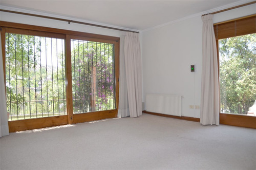 Casa En Venta Lo Barnechea De 5 Dorm. En Lo Barnechea
