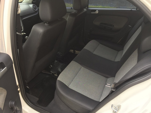 Volkswagen Gol Trend 1.6 Pack I Año 2013