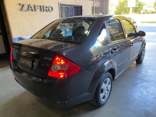 Ford Fiesta Max Ambiente Plus - Año 2010