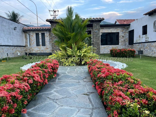 Hermosa Casa Con Amplios Espacios En La Cumaca