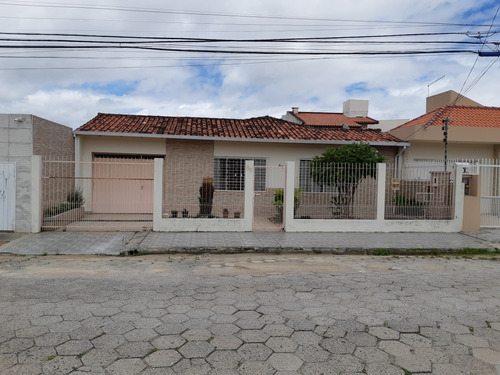 Casa 3 Quartos Excelente Localização.