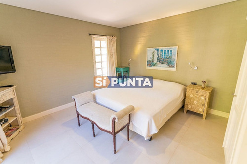 Imagen 26 de 30 de Mansión De Estilo Clásico En Venta En El Corazón De Beverly Hills.