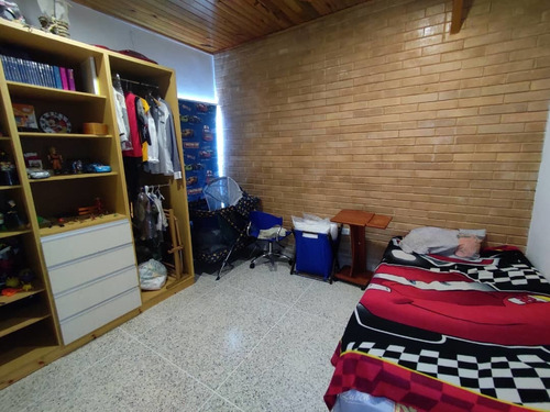 Imagen 13 de 14 de En Venta Lindo Townhouse En El Piñal El Limón, 04128676886