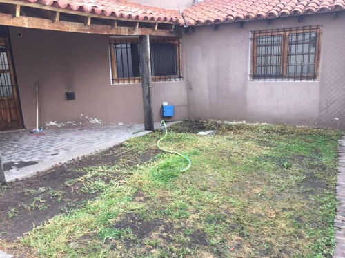 Imagen 3 de 21 de En Venta. Amplia Casa En Ph Con 3 Dormitorios Con 2 Locales.