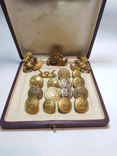 Imagen 2 de 10 de Botones Militares Hermoso Lote 18 Piezas Con Caja Ro 1912
