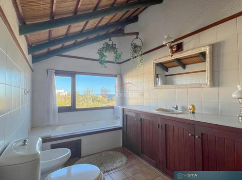 Casa En El Chorro - Manantiales, Ubicada A 200 Metros Del Mar.