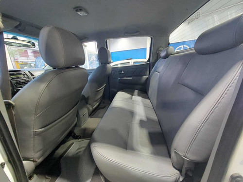 Imagen 7 de 10 de Toyota Hilux 2010 3.0 I Srv Cab Doble 4x4 Cuero
