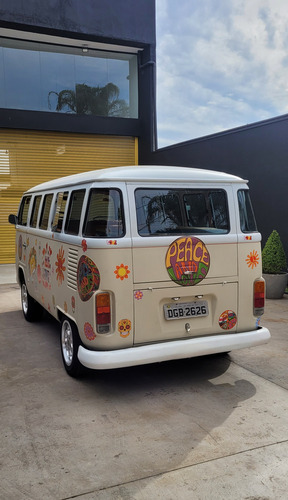 Kombi Customizada Limousine Temática