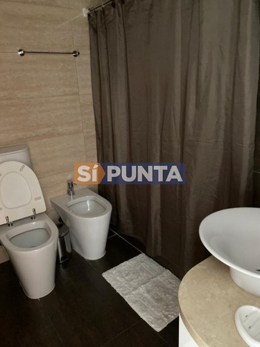 Imagen 8 de 10 de Apartamento En Playa Mansa