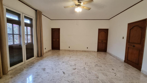 Residencia De Alta Plusvalía En El Corazón De Querétaro Con Uso De Suelo Mixto Inversión Garantiz...