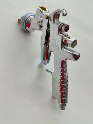 Pistola De Gravedad Iwata Air Gunsa Az3 Hte2 1.8mm 600ml