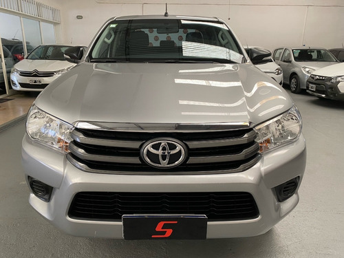 Imagen 2 de 15 de Toyota Hilux 2.4 Dc 4x2 Tdi Sr 2017