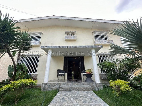 #moderna Y Amplia Casa En Venta En Colinas De Santa Elena Barquisimeto. Kg.  