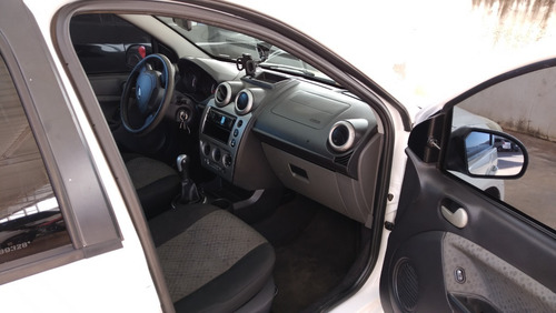 Imagem 6 de 6 de Ford Fiesta Rocan 1.0 5p Flex 2014/2014 - Completo.