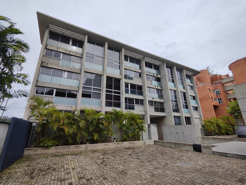 Planta Baja Con Terraza En El Solar Del Hatillo 157m2 3h/4b/2p