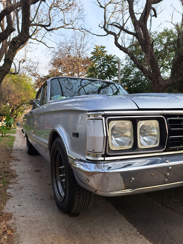 Ford Falcon 1975 Deluxe 221