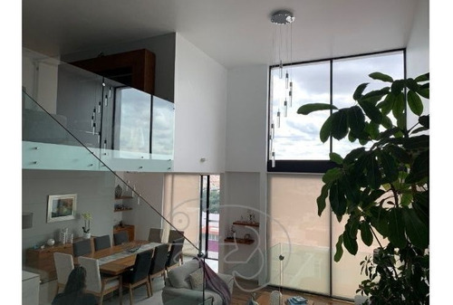 Imagen 29 de 30 de Moderna Casa Con Doble Altura
