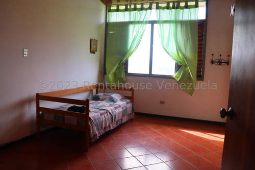 Se Vende Casa Con Potencial Baruta Yf