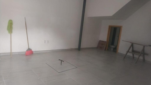 Oficina En Av. Federalismo 120m2