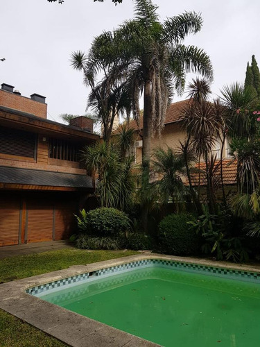 Casa 3 Dormitorios Con Playroom, En El Bajo De Beccar. Pileta.