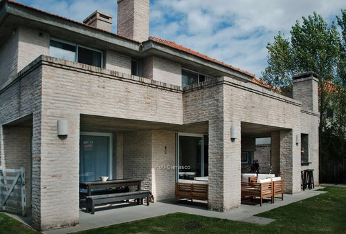 Imagen 3 de 12 de Casa En Venta Barrio Cerrado 4 Dormitorios