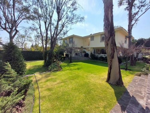 Casa Con Excelente Jardín En Lomas Hipódromo